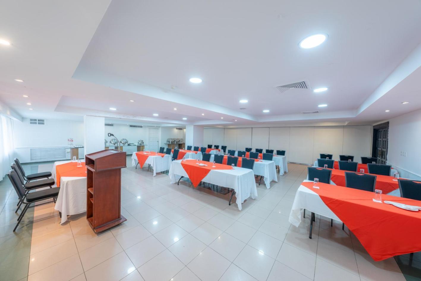 Hotel Faranda Express Soloy And Casino, A Member Of Radisson Individuals Panama Stadt Exterior foto